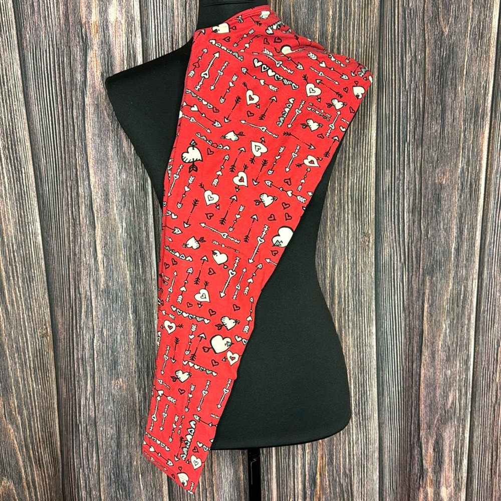LuLaRoe OS Hearts / Arrows / Valentine’s Day Leggings
